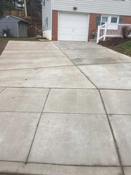 concrete driveway with apron
